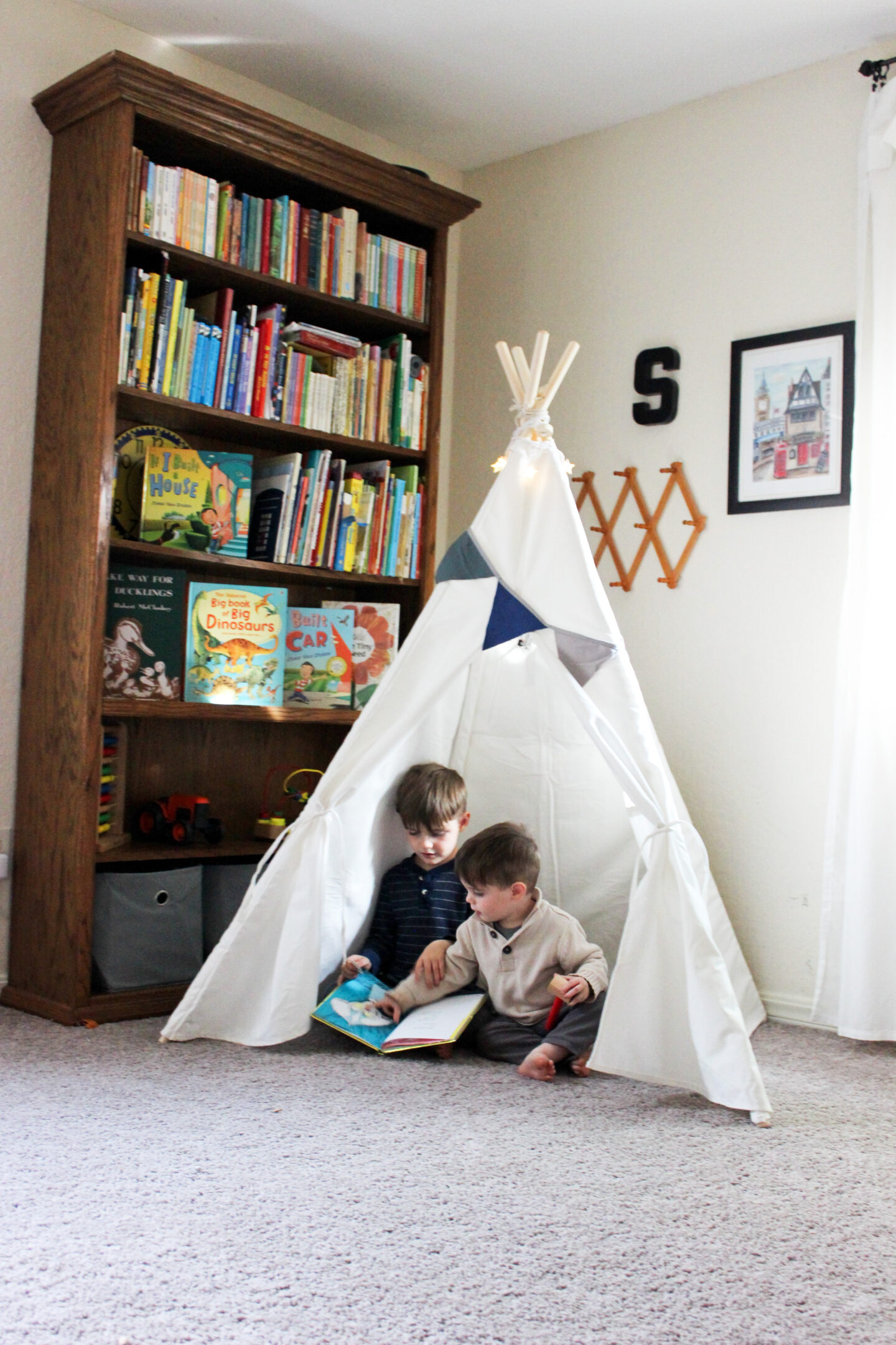 Simplify a boy's play room